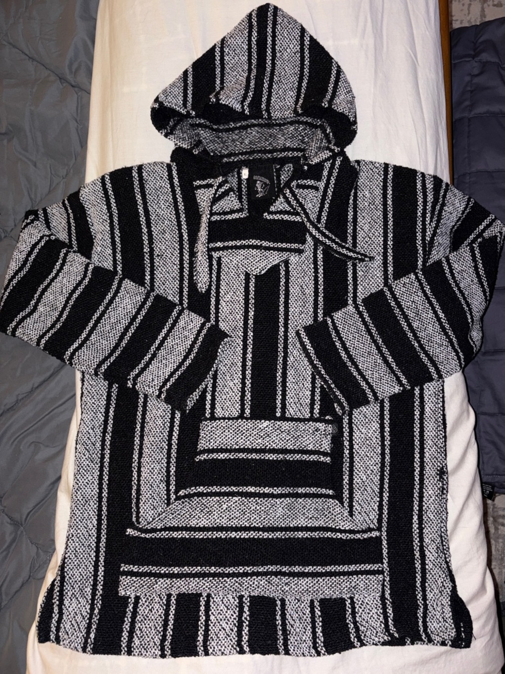 NEW Men’s Baja Black & White Striped Rug Hoodie  Sz XL